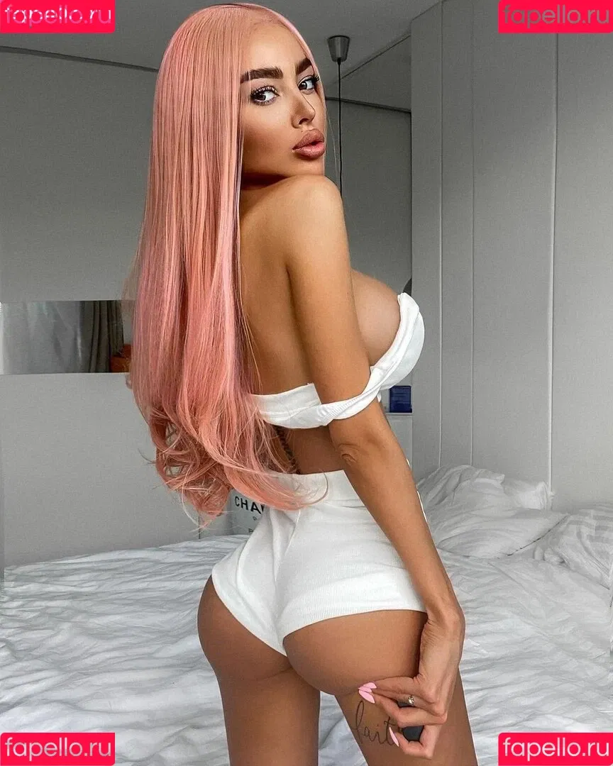 Alena Omovych / alena_omovych / alenaomovich Onlyfans Photo Gallery 