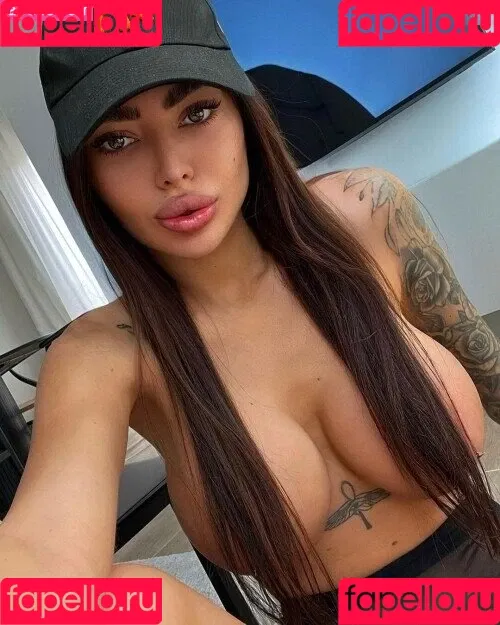 Alena Omovych / alena_omovych / alenaomovich Onlyfans Photo Gallery 
