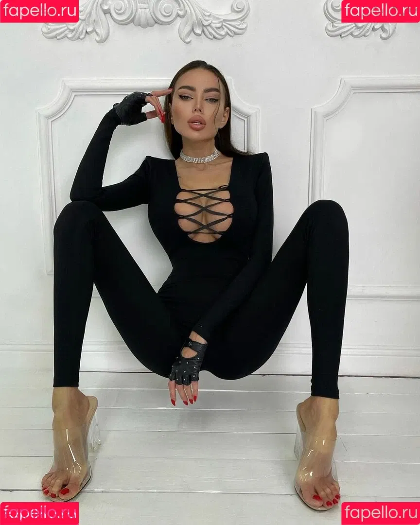 Alena Omovych / alena_omovych / alenaomovich Onlyfans Photo Gallery 