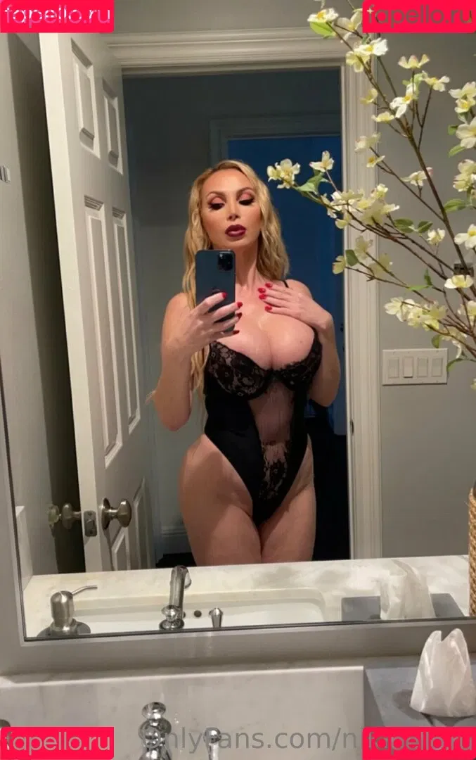 mega / nikkibenz Onlyfans Photo Gallery 