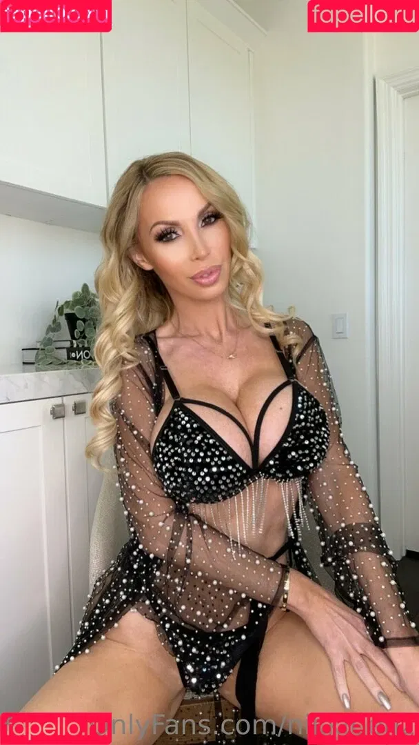mega / nikkibenz Onlyfans Photo Gallery 