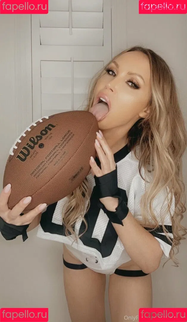 mega / nikkibenz Onlyfans Photo Gallery 