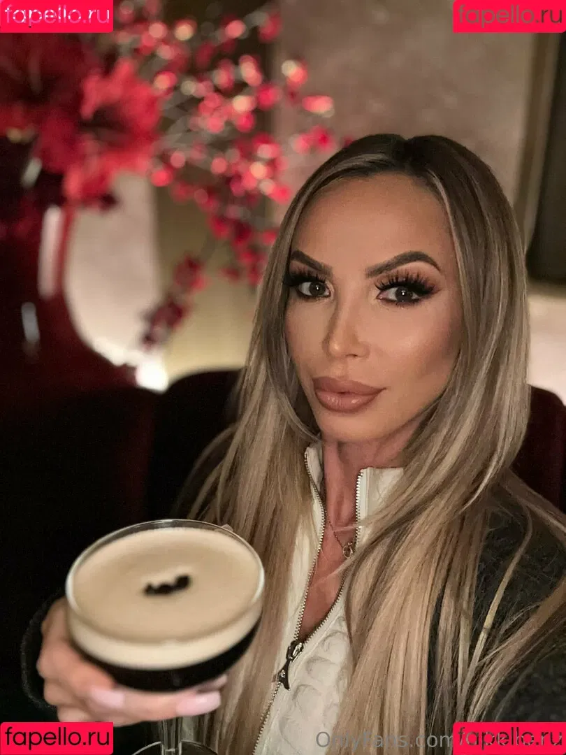 mega / nikkibenz Onlyfans Photo Gallery 