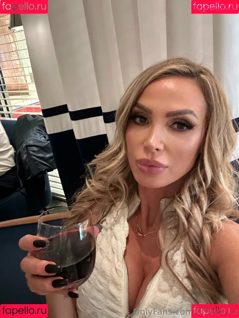 mega / nikkibenz Onlyfans Photo Gallery 