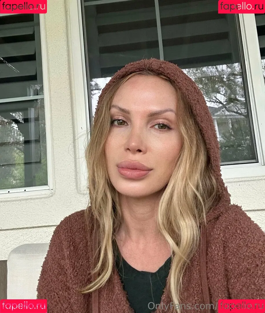 mega / nikkibenz Onlyfans Photo Gallery 