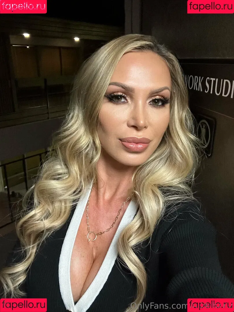 mega / nikkibenz Onlyfans Photo Gallery 