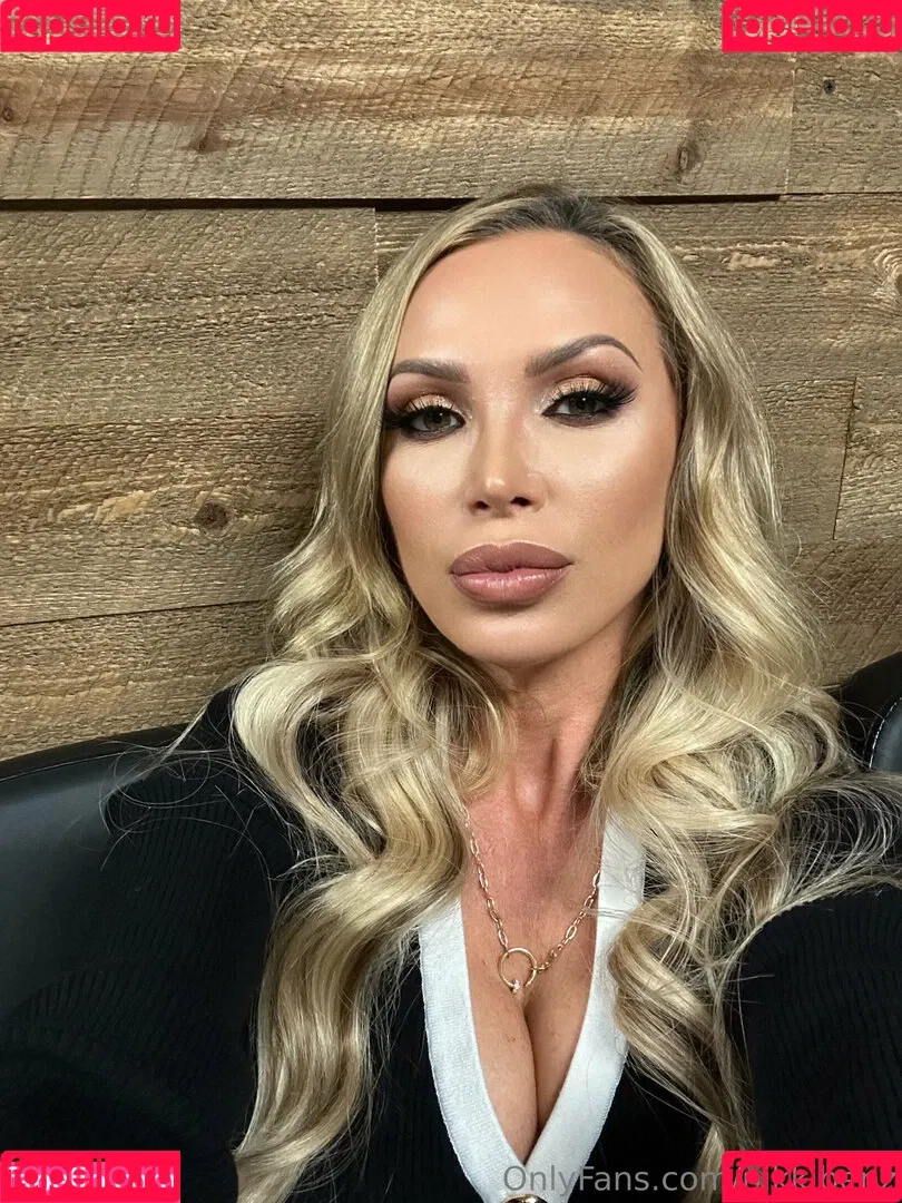 mega / nikkibenz Onlyfans Photo Gallery 