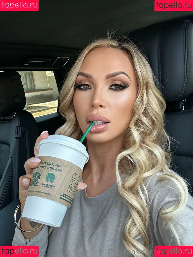 mega / nikkibenz Onlyfans Photo Gallery 