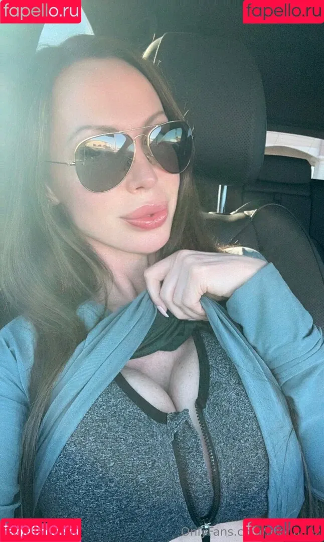 mega / nikkibenz Onlyfans Photo Gallery 