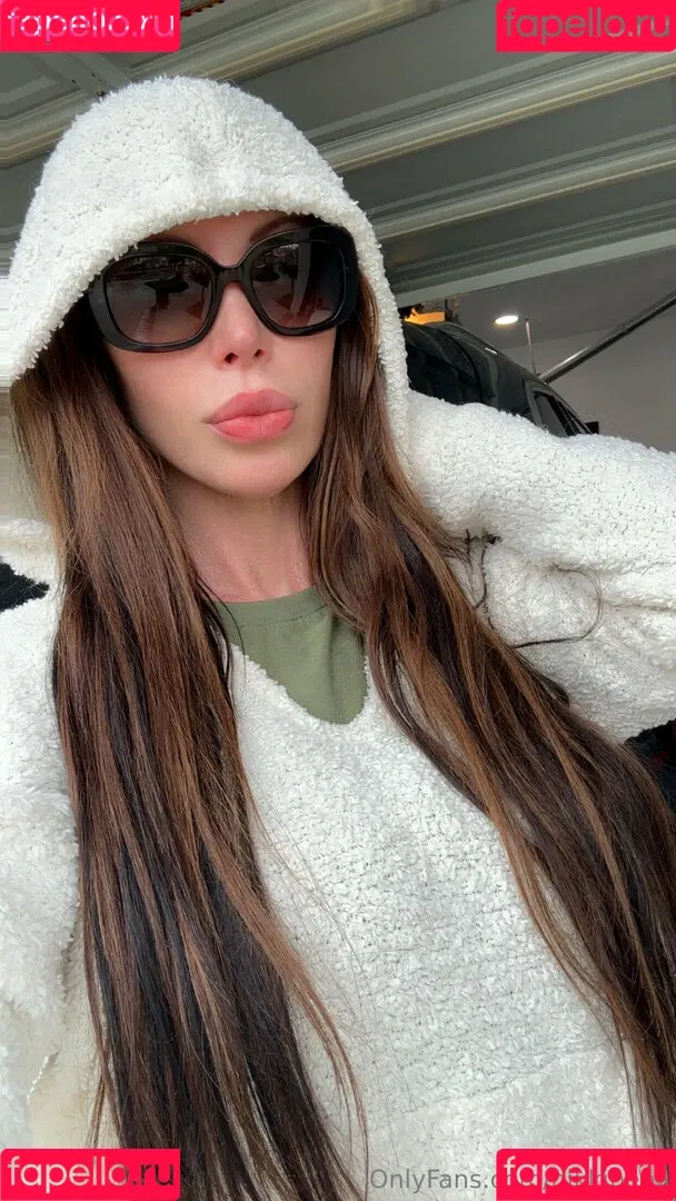 mega / nikkibenz Onlyfans Photo Gallery 