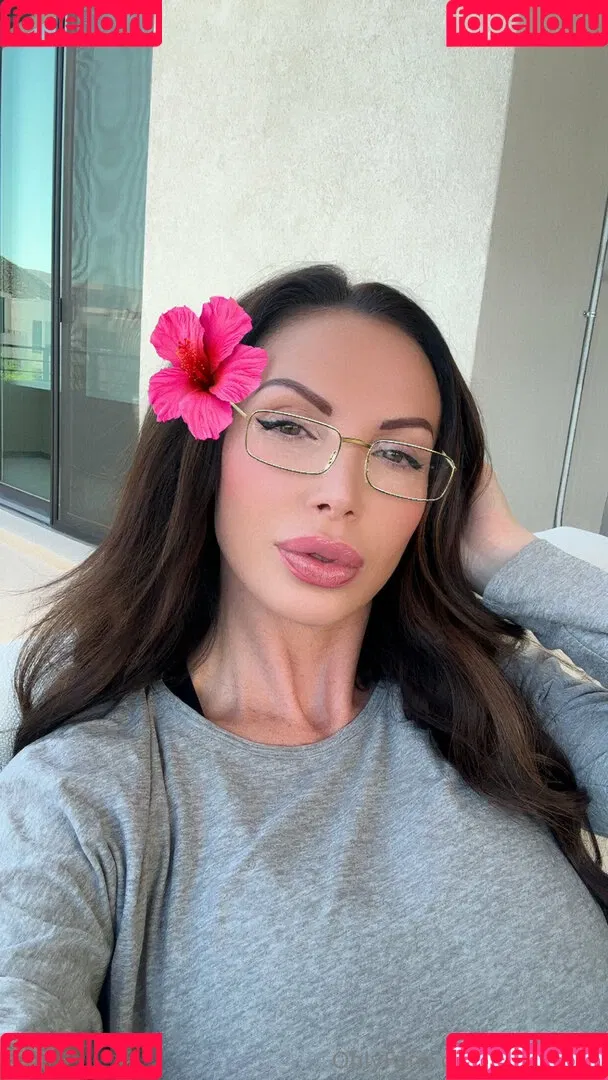 mega / nikkibenz Onlyfans Photo Gallery 