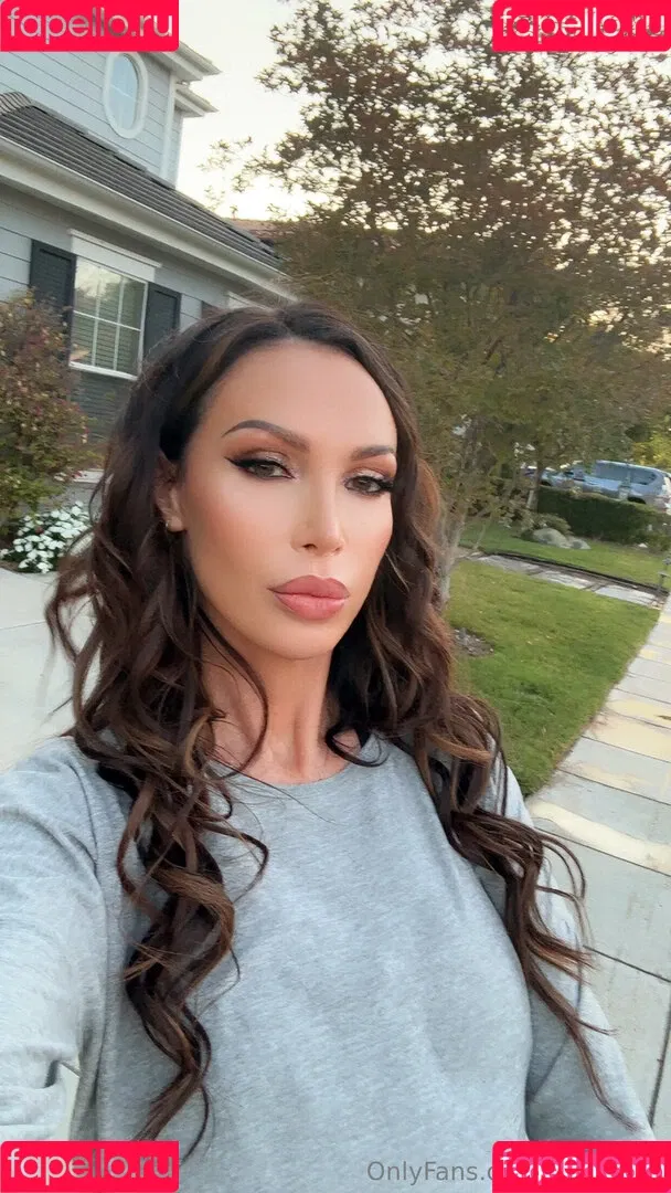mega / nikkibenz Onlyfans Photo Gallery 
