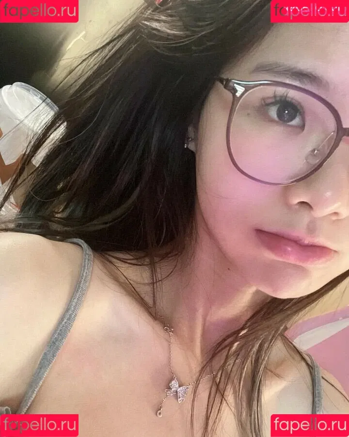 irissiri129 / irisyiyi_ / 艾怡 Onlyfans Photo Gallery 