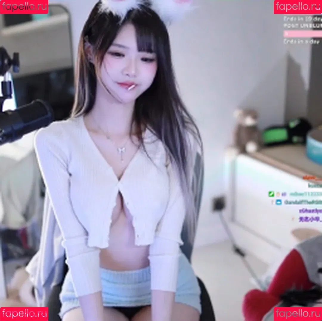 irissiri129 / irisyiyi_ / 艾怡 Onlyfans Photo Gallery 