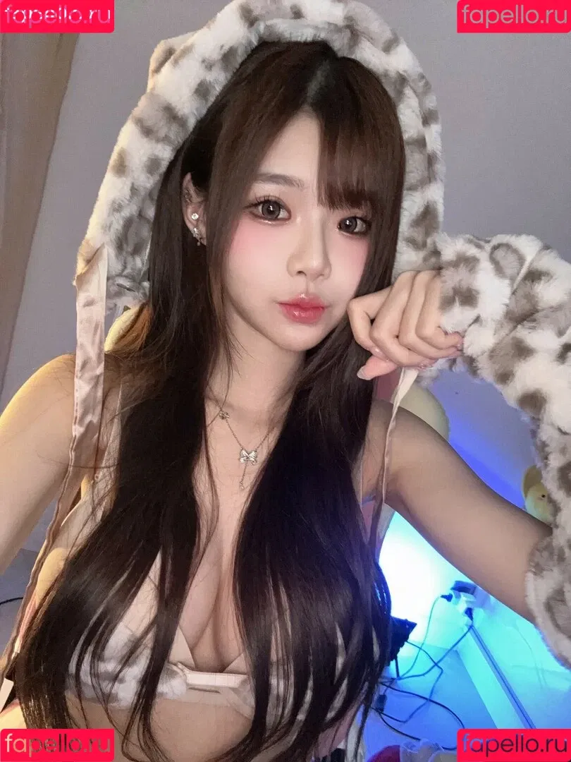 irissiri129 / irisyiyi_ / 艾怡 Onlyfans Photo Gallery 