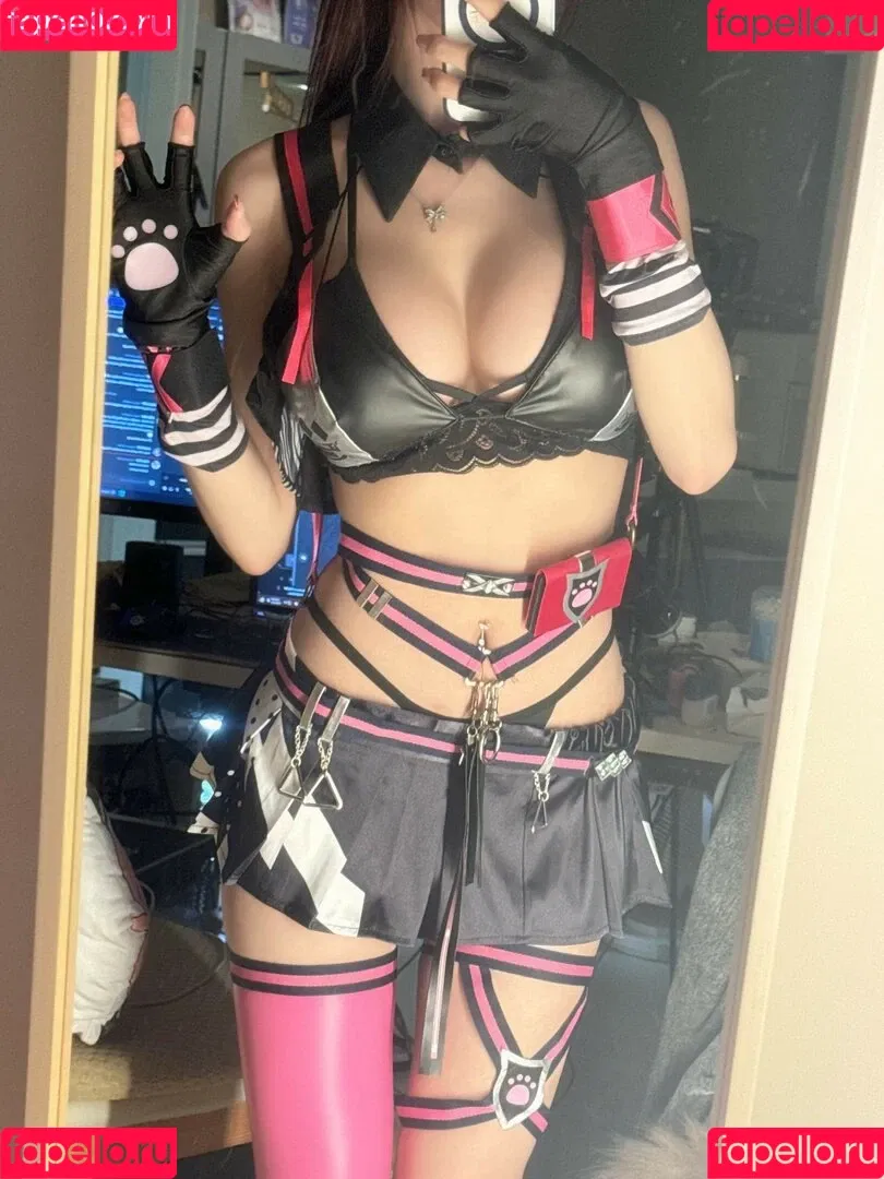 irissiri129 / irisyiyi_ / 艾怡 Onlyfans Photo Gallery 
