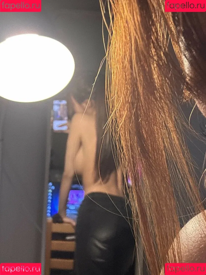 irissiri129 / irisyiyi_ / 艾怡 Onlyfans Photo Gallery 