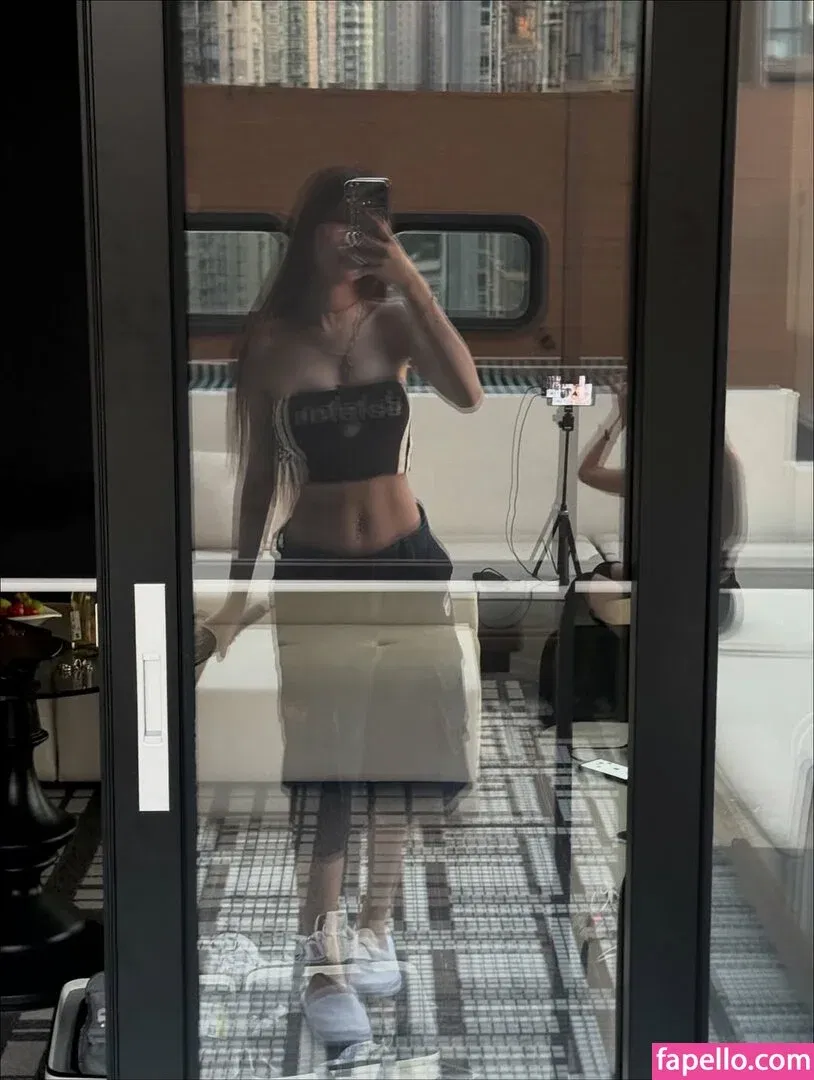 irissiri129 / irisyiyi_ / 艾怡 Onlyfans Photo Gallery 