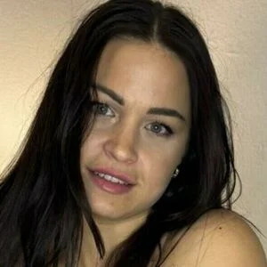 Bustyemily / bustyemily_official Onlyfans Photo Gallery 