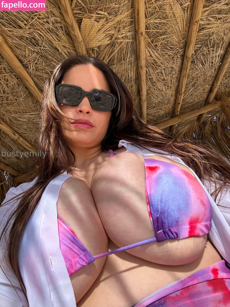Bustyemily / bustyemily_official Onlyfans Photo Gallery 