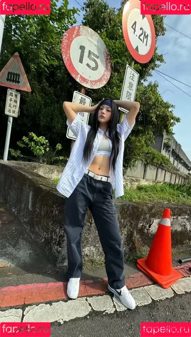 Minji / lovres_min__ / miniwithtattoos / newjeans_official Onlyfans Photo Gallery 