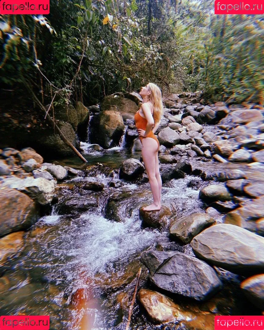 Emma Roberts / emmalee1996 / emmaroberts Onlyfans Photo Gallery 