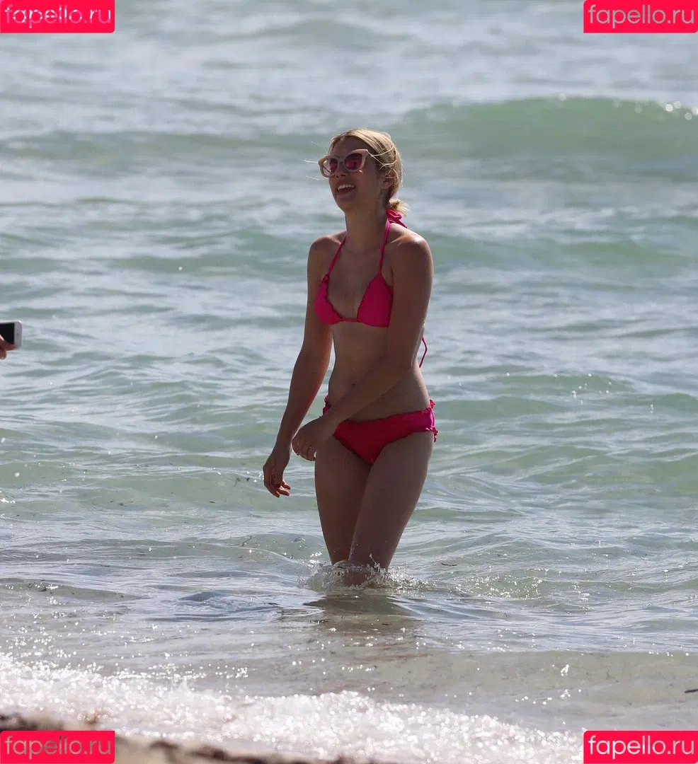 Emma Roberts / emmalee1996 / emmaroberts Onlyfans Photo Gallery 