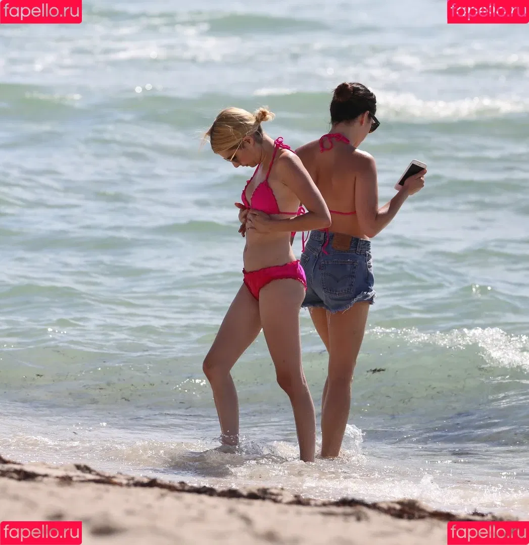 Emma Roberts / emmalee1996 / emmaroberts Onlyfans Photo Gallery 