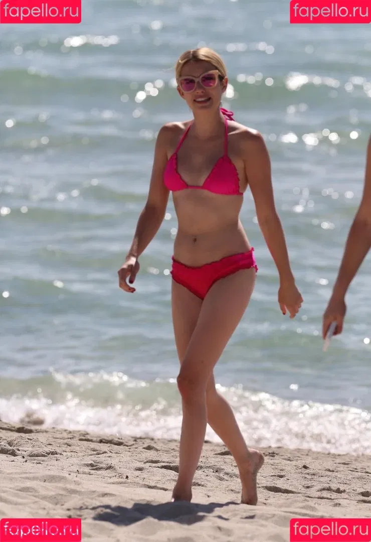 Emma Roberts / emmalee1996 / emmaroberts Onlyfans Photo Gallery 