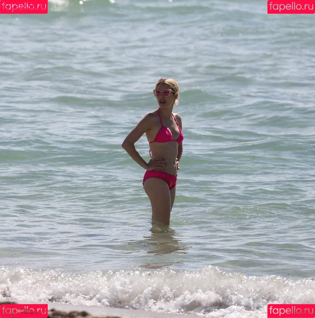 Emma Roberts / emmalee1996 / emmaroberts Onlyfans Photo Gallery 