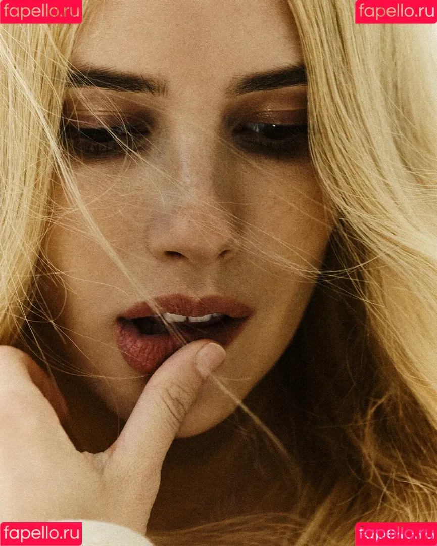 Emma Roberts / emmalee1996 / emmaroberts Onlyfans Photo Gallery 