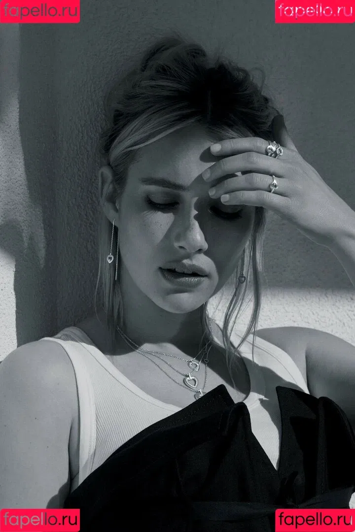 Emma Roberts / emmalee1996 / emmaroberts Onlyfans Photo Gallery 