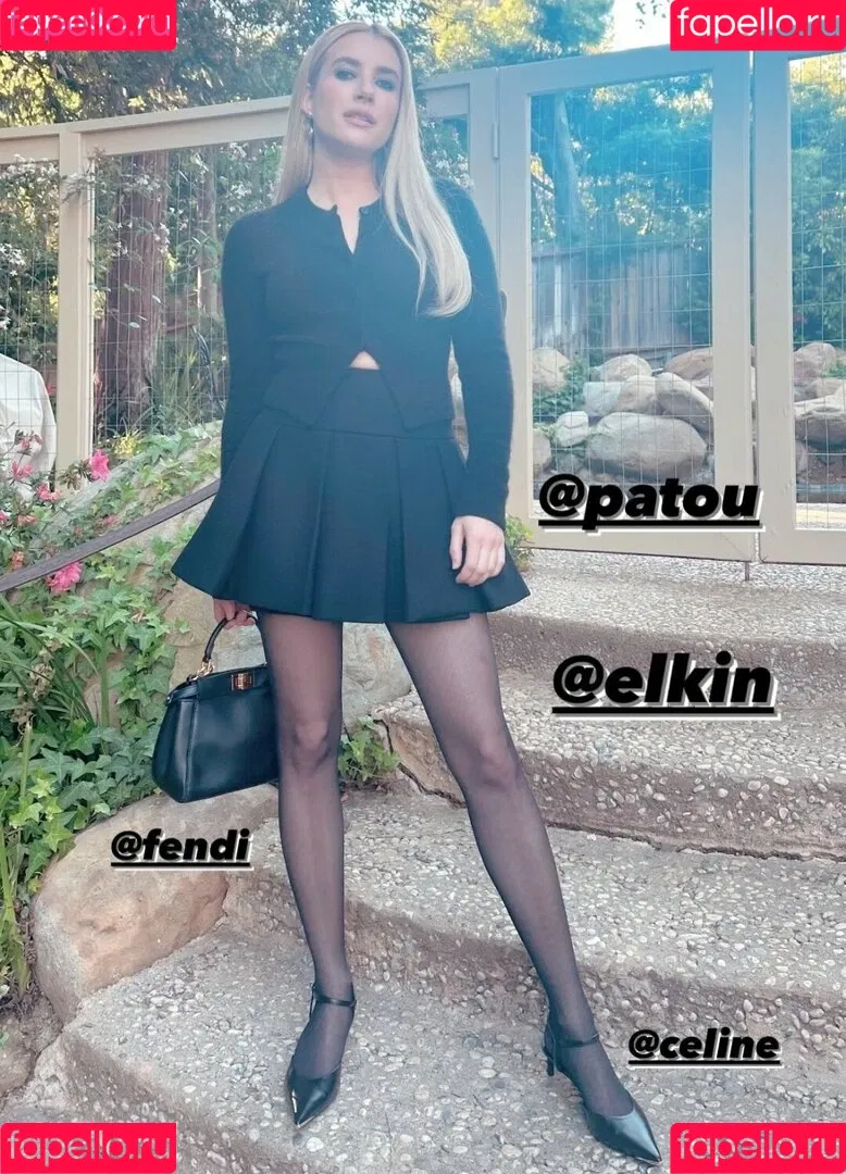 Emma Roberts / emmalee1996 / emmaroberts Onlyfans Photo Gallery 