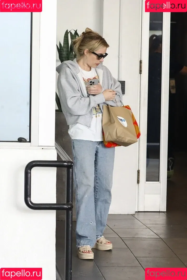 Emma Roberts / emmalee1996 / emmaroberts Onlyfans Photo Gallery 