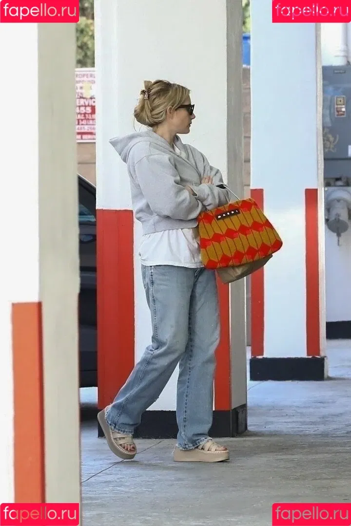 Emma Roberts / emmalee1996 / emmaroberts Onlyfans Photo Gallery 
