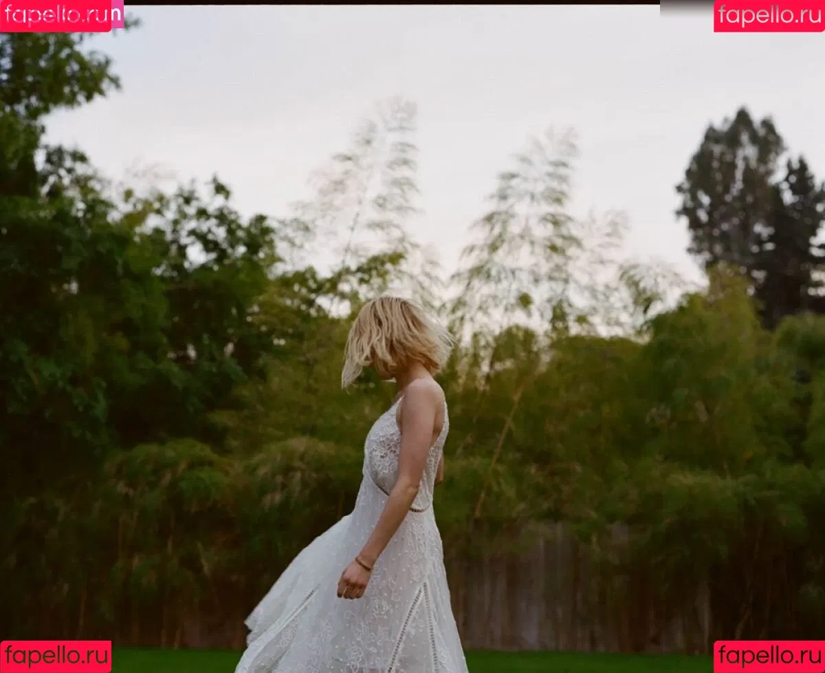 Emma Roberts / emmalee1996 / emmaroberts Onlyfans Photo Gallery 