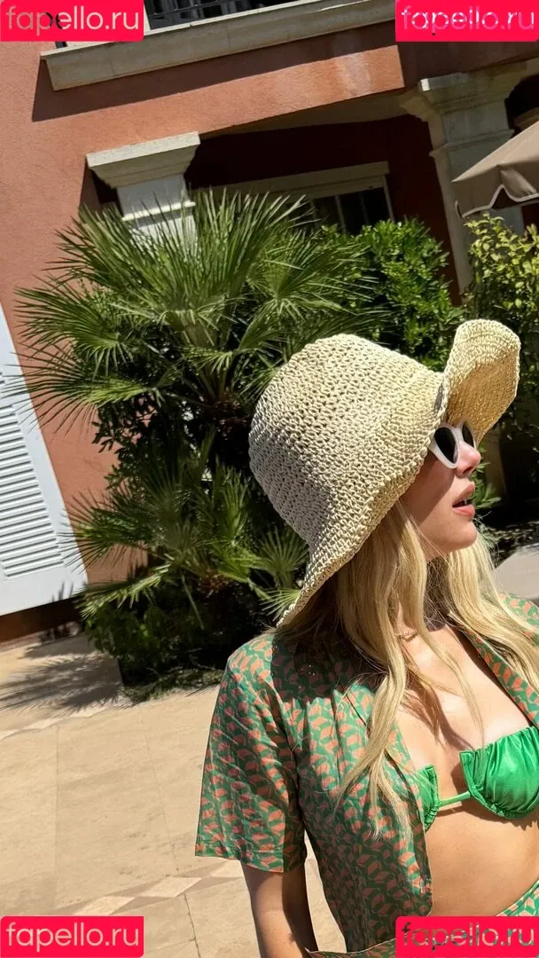 Emma Roberts / emmalee1996 / emmaroberts Onlyfans Photo Gallery 