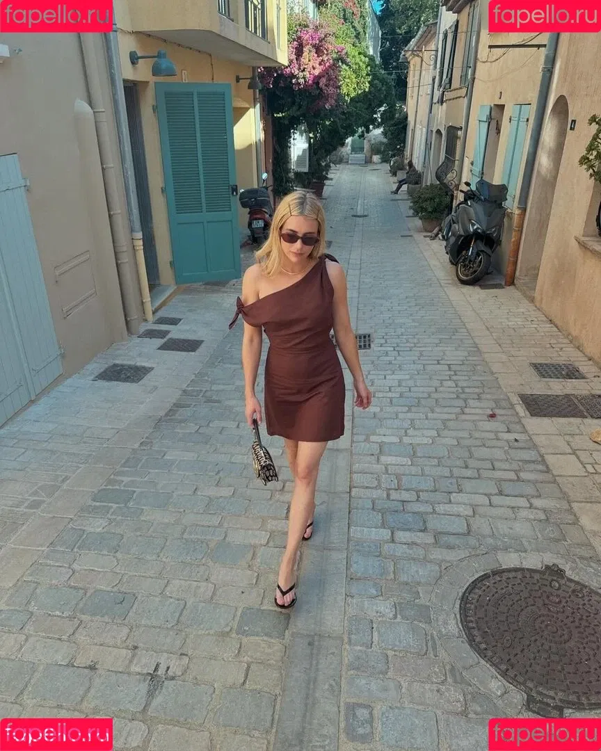 Emma Roberts / emmalee1996 / emmaroberts Onlyfans Photo Gallery 