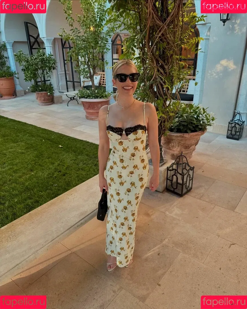 Emma Roberts / emmalee1996 / emmaroberts Onlyfans Photo Gallery 