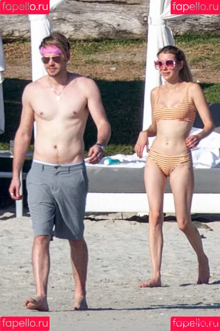 Emma Roberts / emmalee1996 / emmaroberts Onlyfans Photo Gallery 