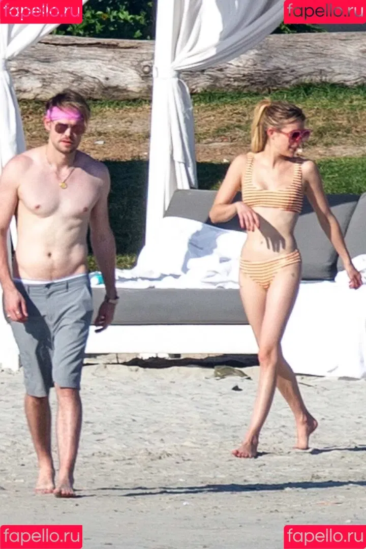 Emma Roberts / emmalee1996 / emmaroberts Onlyfans Photo Gallery 