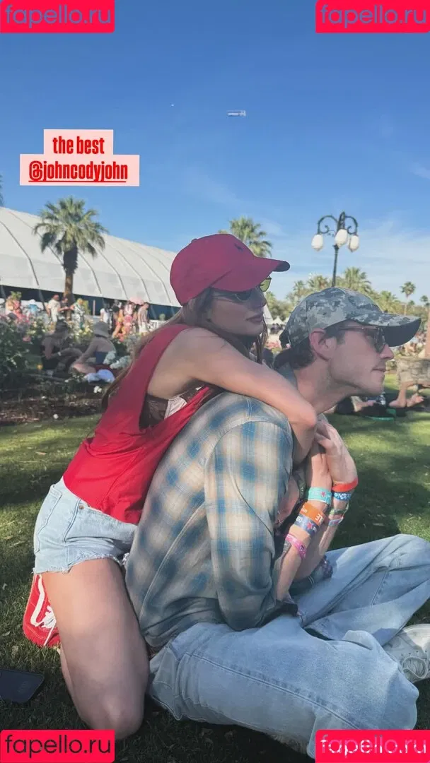 Emma Roberts / emmalee1996 / emmaroberts Onlyfans Photo Gallery 