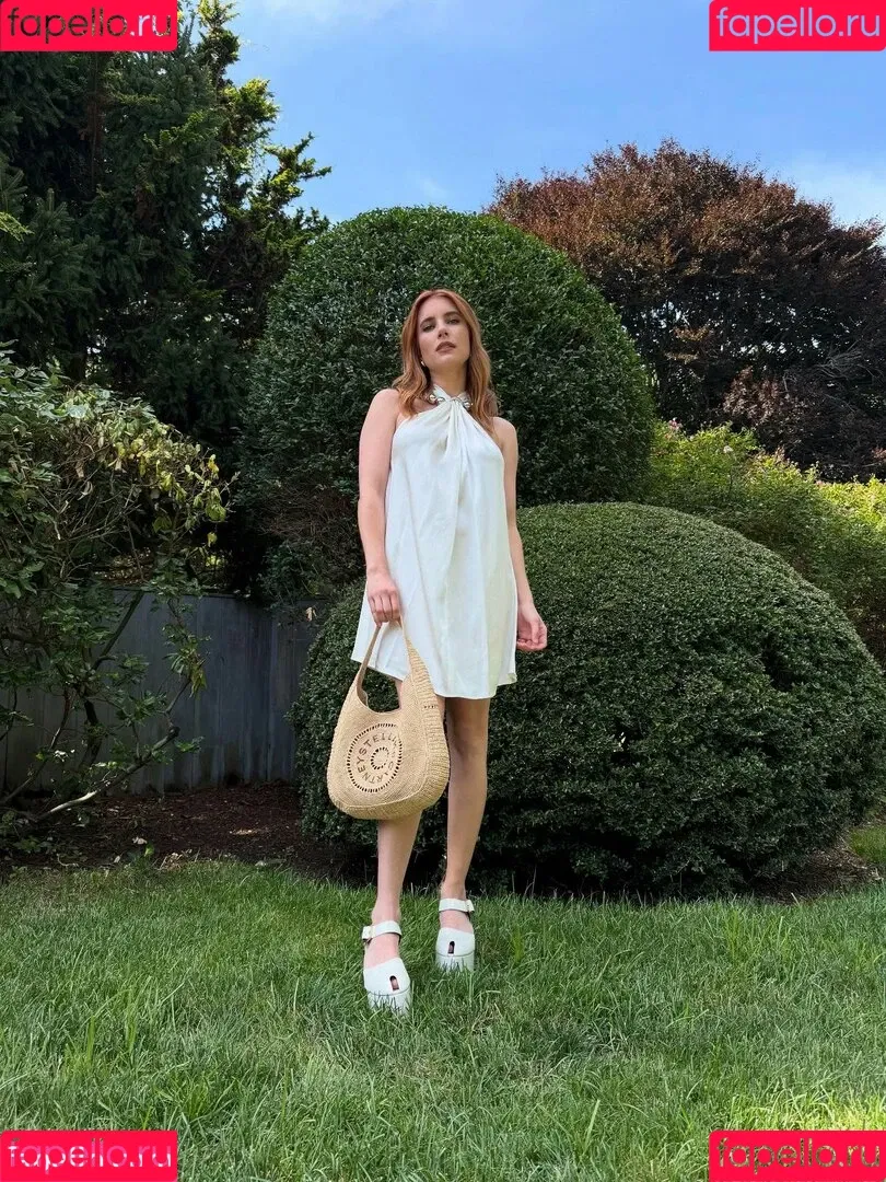 Emma Roberts / emmalee1996 / emmaroberts Onlyfans Photo Gallery 