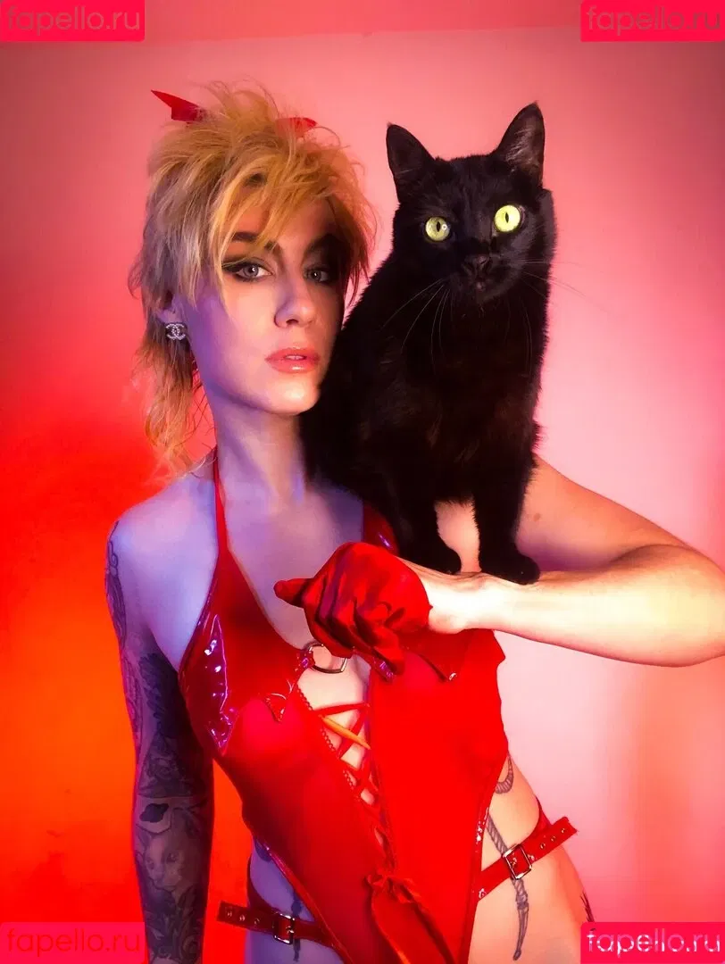 CBG19 / Comic Book Girl 19 / DanikaXIX Onlyfans Photo Gallery 