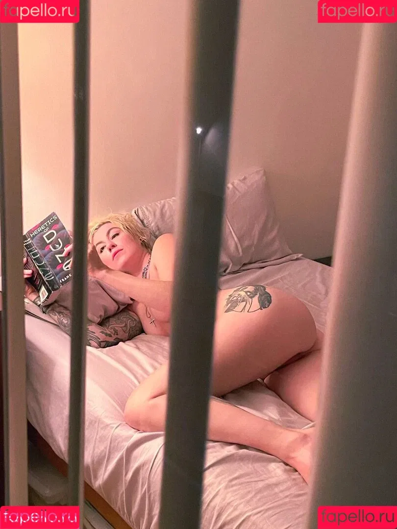 CBG19 / Comic Book Girl 19 / DanikaXIX Onlyfans Photo Gallery 