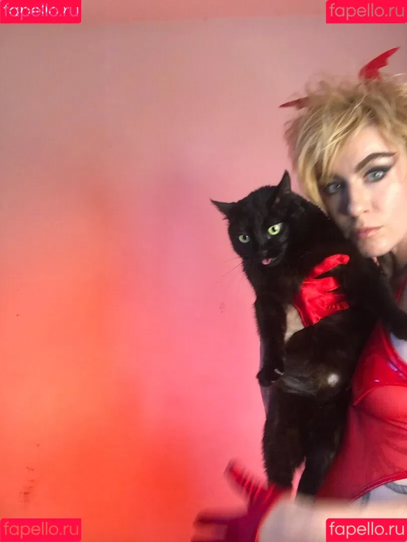 CBG19 / Comic Book Girl 19 / DanikaXIX Onlyfans Photo Gallery 