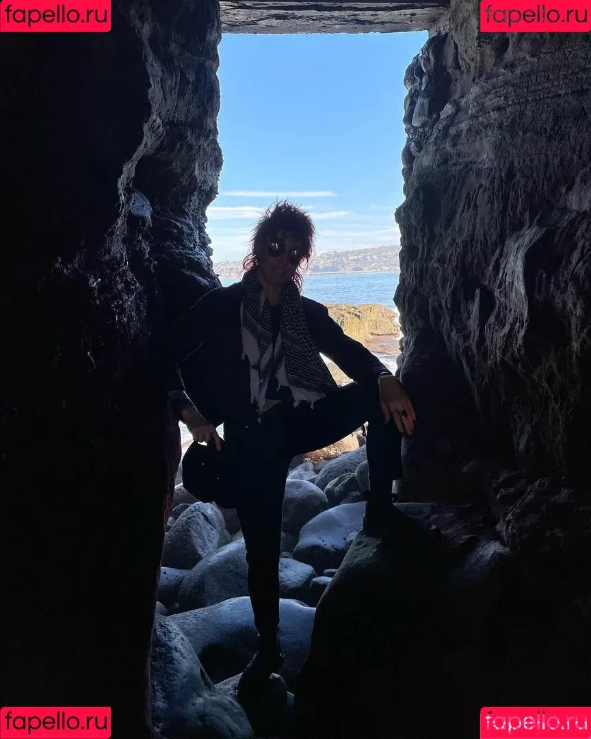 CBG19 / Comic Book Girl 19 / DanikaXIX Onlyfans Photo Gallery 