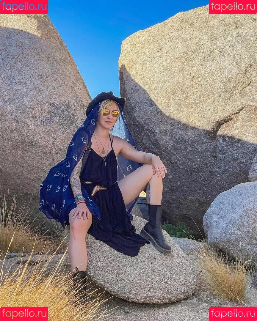CBG19 / Comic Book Girl 19 / DanikaXIX Onlyfans Photo Gallery 