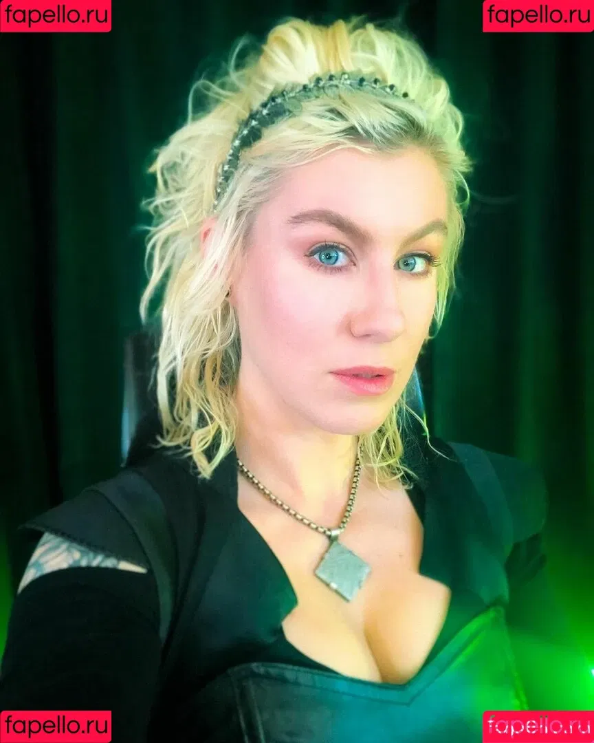 CBG19 / Comic Book Girl 19 / DanikaXIX Onlyfans Photo Gallery 
