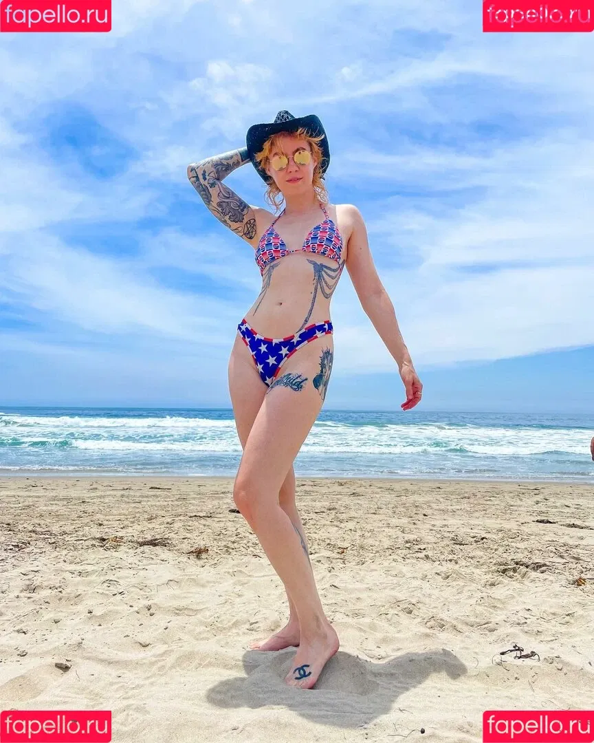 CBG19 / Comic Book Girl 19 / DanikaXIX Onlyfans Photo Gallery 